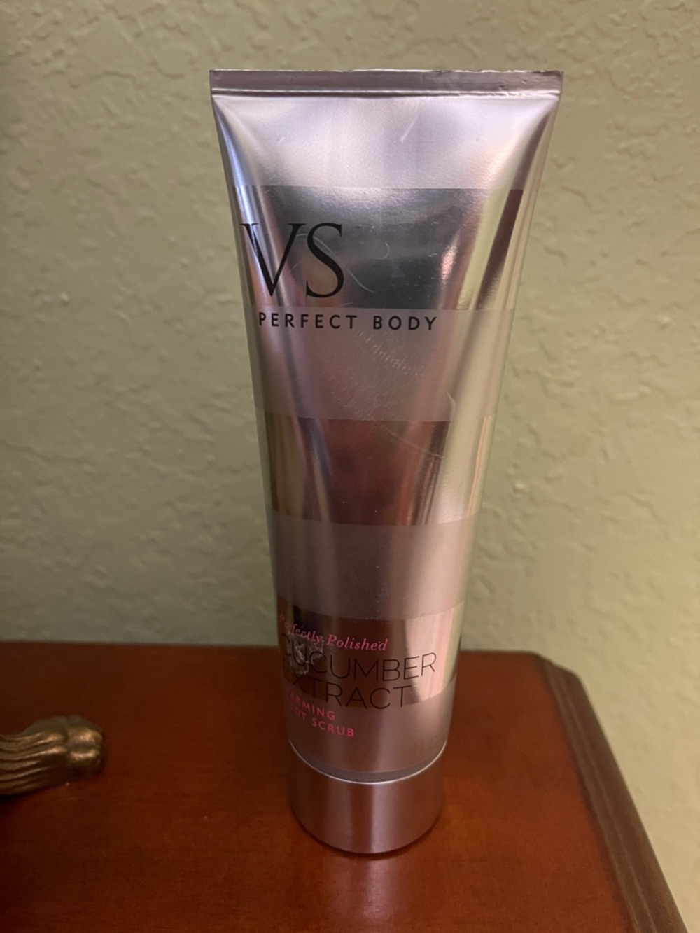 VS Perfect Body Cucumber Extract warming foot Scrub - Pink Metallic Tube
